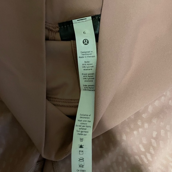 NWT Lululemon Unlimit High Rise Short 8" *Mesh
Spiced Chai size 6 - Picture 5 of 6